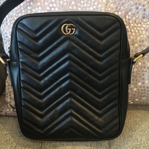 Gucci GG Marmont Zip Bag Matelasse Leather